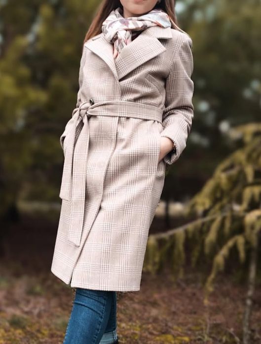 Пальто жіноче в клітинку
