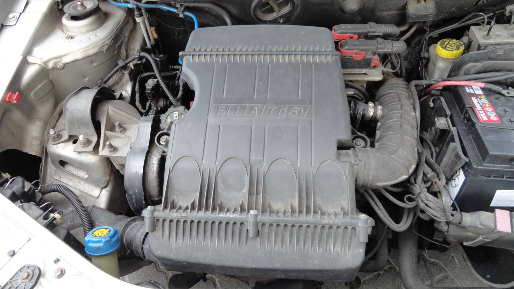 Obudowa Filtra Powietrza Fiat Punto 2 POJ 1,2 16 V Demontaż Oryginał