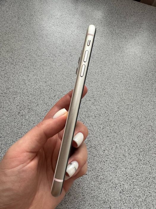 Продам Iphone 11