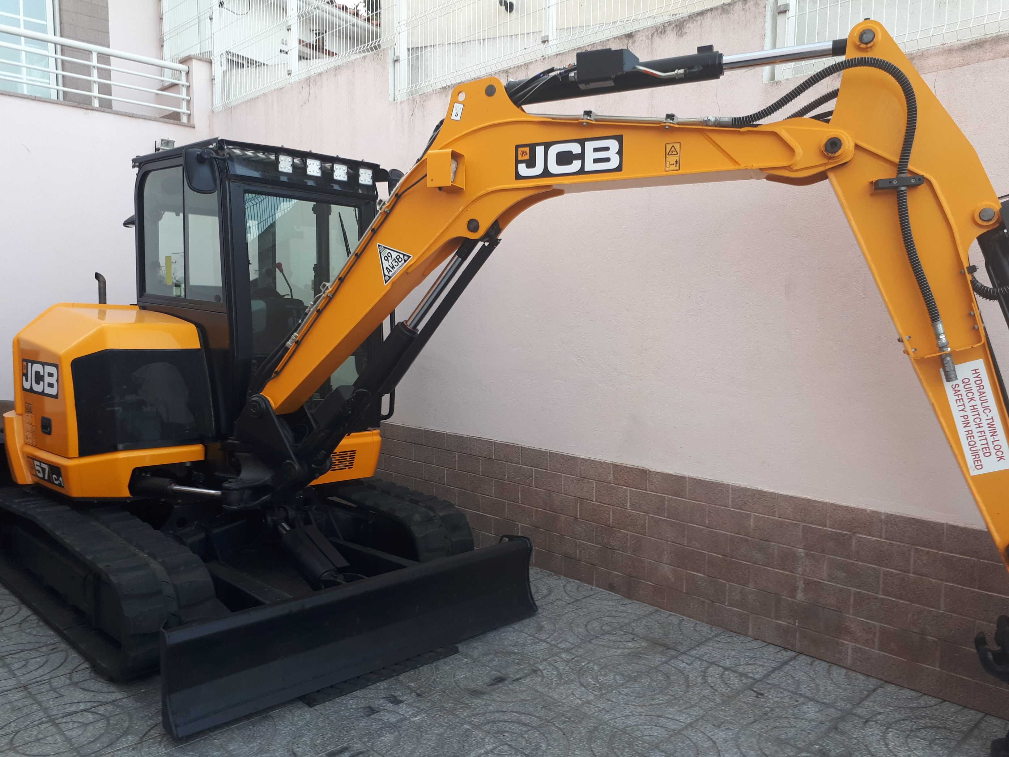 Máquina Mini Escavadora / Giratória JCB 57C-1 do Ano 2020