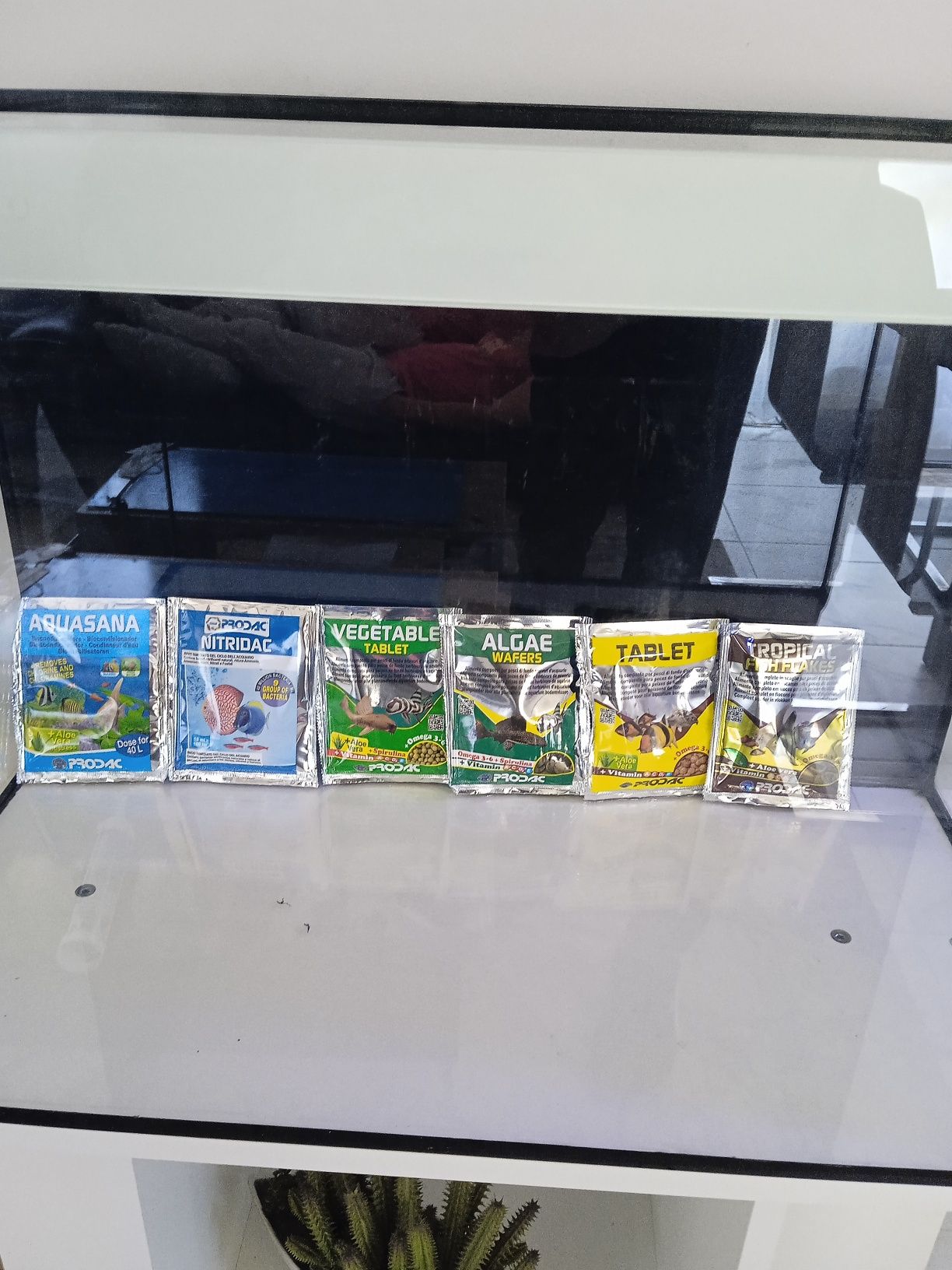 Aquário 60x30x40 novo com tampas e perfil
