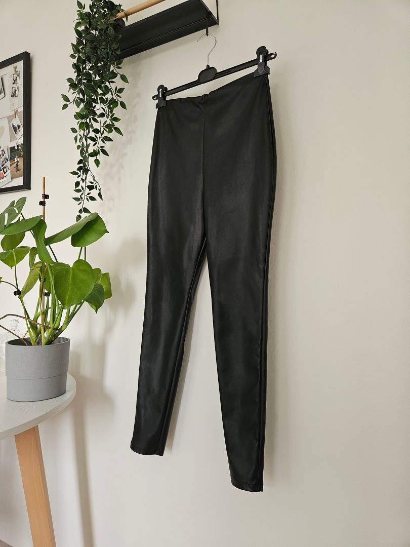 Czarne legginsy z imitacji skóry H&M