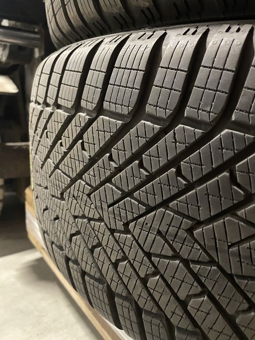Opony Pirelli Scorpion Winter 2 255/45 R20