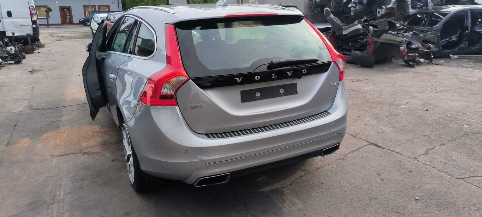 VOLVO V60 II cały na części klapa zderzak drzwi błotnik lampa silnik