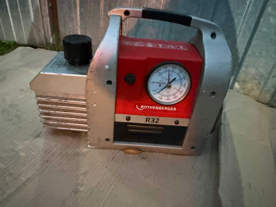 Rothenberger ROAIRVAC R32 6.0 – dwustopniowa pompa próżniowa