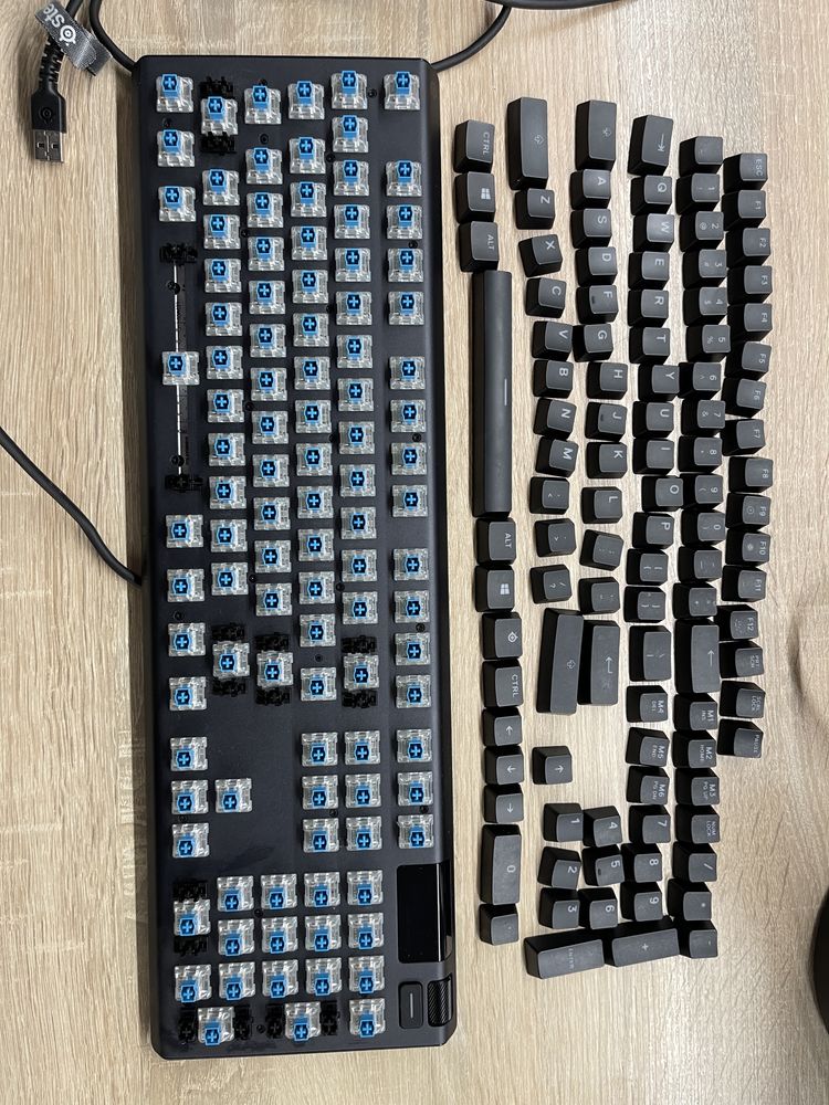 Игровая USB-клавиатура SteelSeries/Apex5 с RGB-подсветкой