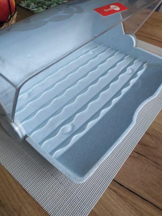 Chlebak - pojemnik na pieczywo.