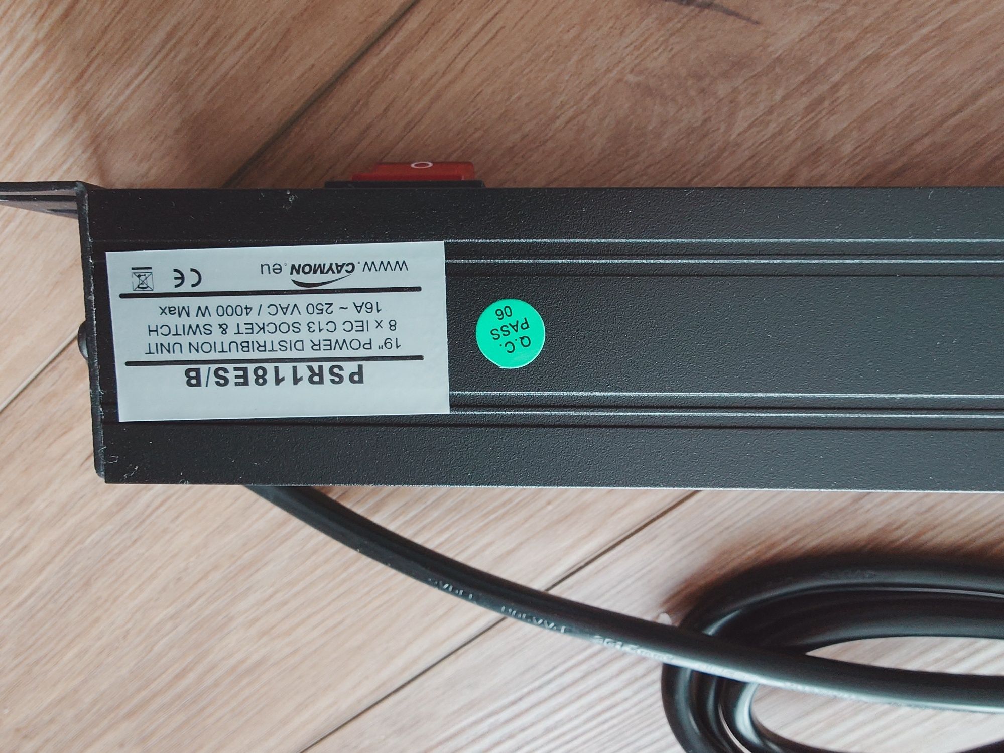 CAYMON PSR118ES/B Listwa zasilająca 19" – 8 gniazd IEC C13 Rack