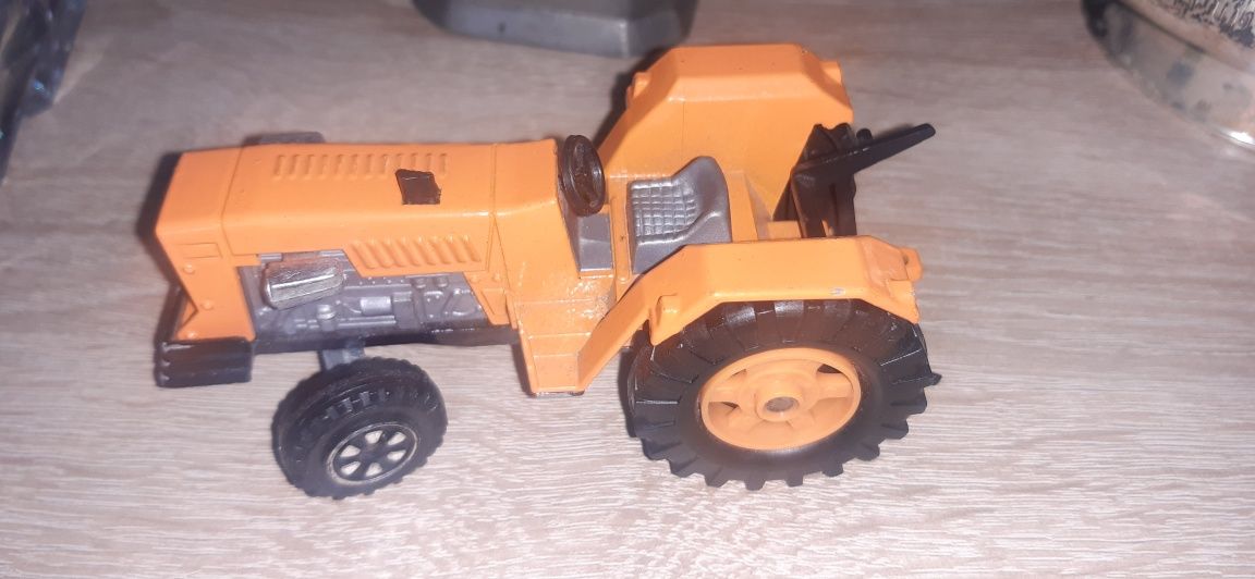 Pojazd traktor majorette 1/36