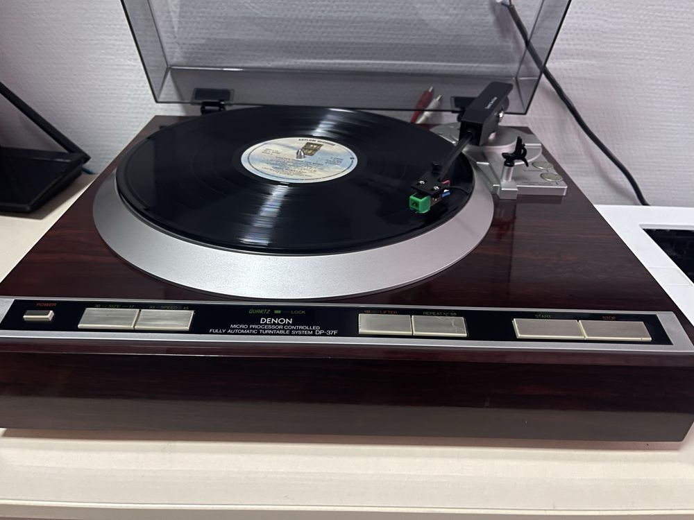 Вініловий програвач Denon DP-37 F один з кращих автоматик , Black Cat