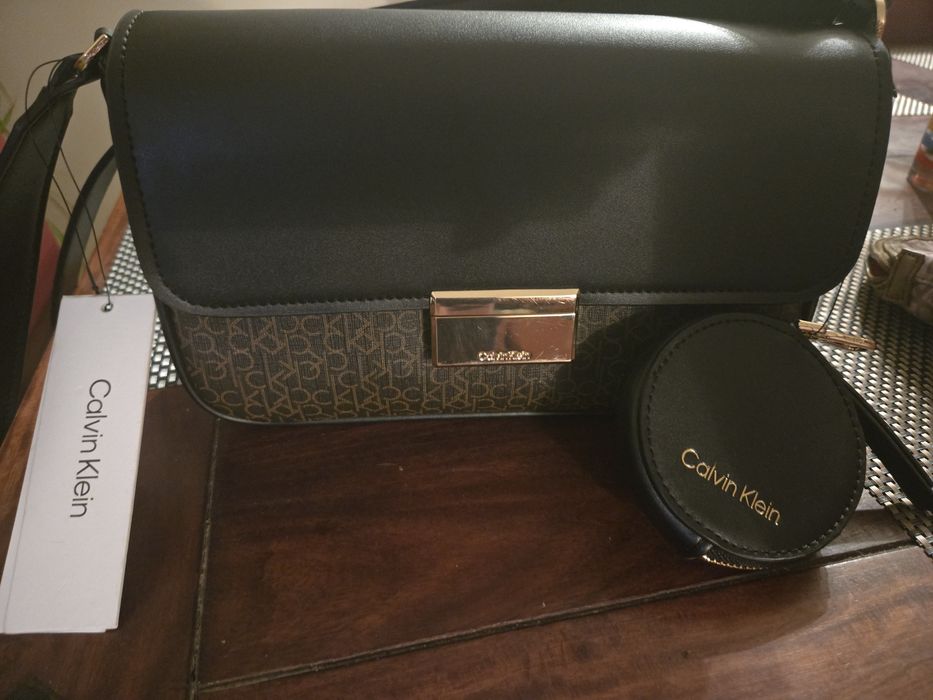 Torebka Calvin Klein z mikro kosmetyczką