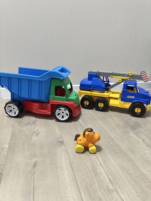 Велика грузова машина і кран