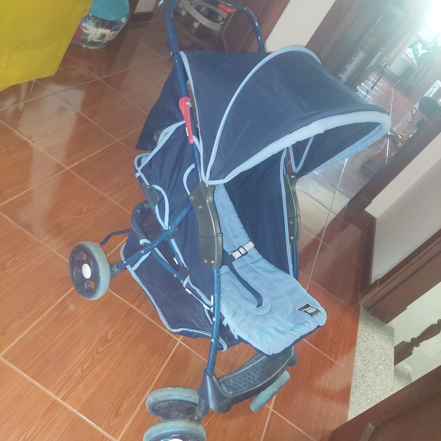 Carrinho de bebé e andador