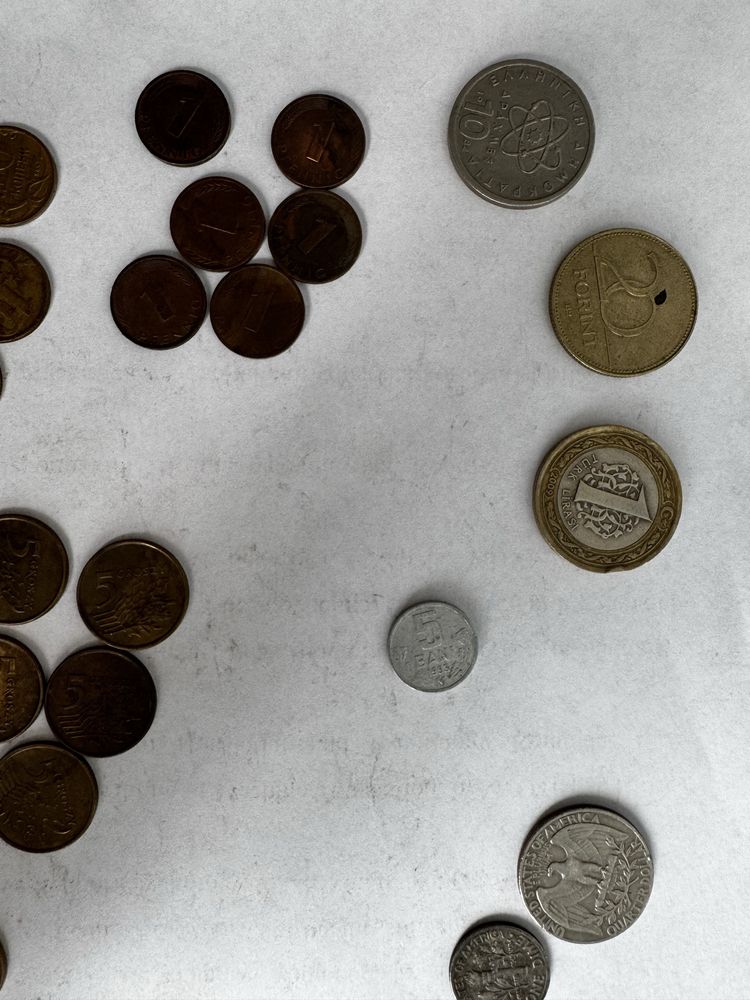 Продам набір іноземних монет (різні країни, XX–XXI ст.).
