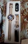Złoty smartwatch z cyrkoniami