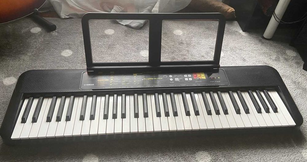 Piano Yamaha PSR-F52