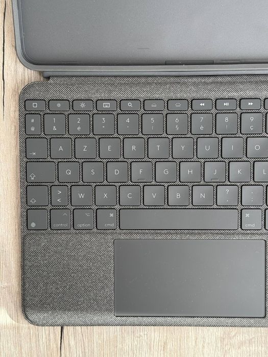 Чохол-клавіатура Logitech Combo Touch для iPad Pro 11 (920-010144)