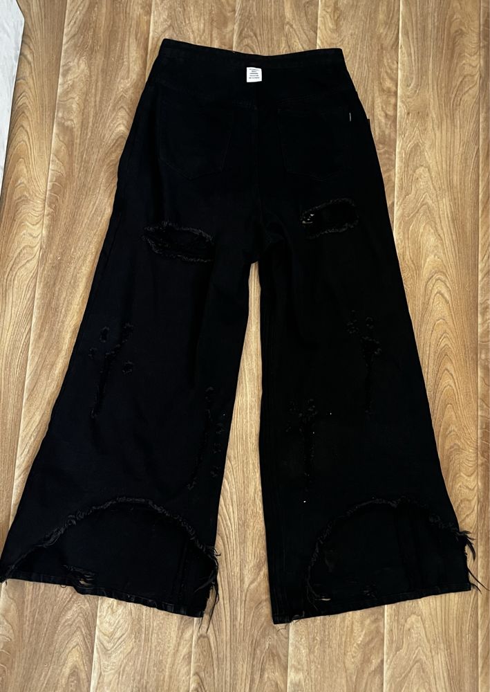 vetements inside out distroyed jeans