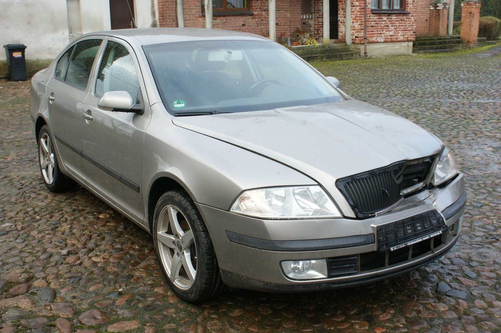 Skoda Octavia 1.6 FSI Benzyna 116KM Hak Tempomat Nowe Opony i Hamulce