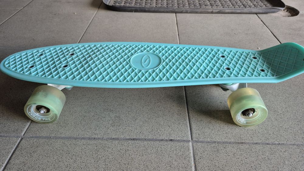 Deskorolka, fiszka, ze świecącymi kółkami