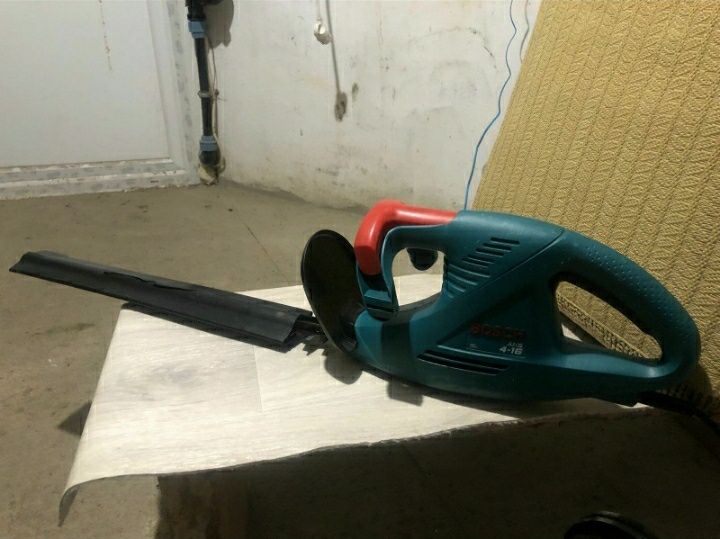 Електричний кусторіз BOSCH оре нда