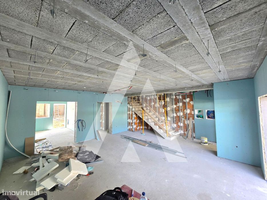 Moradia T3+1 geminada em construção na Vista Alegre – Ílhavo