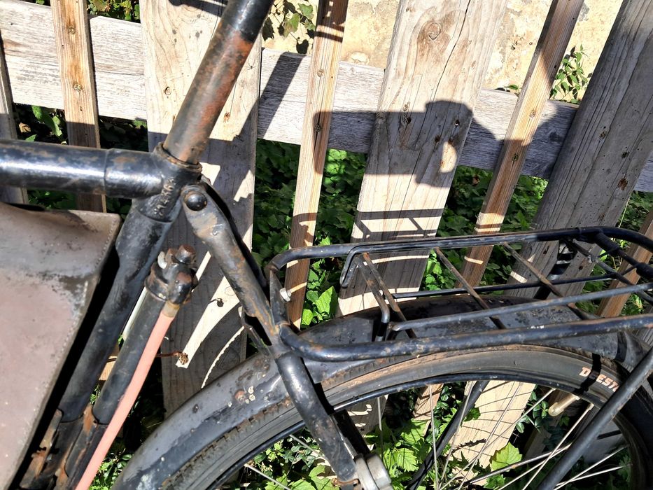 Stary szwajcarski rower wojskowy