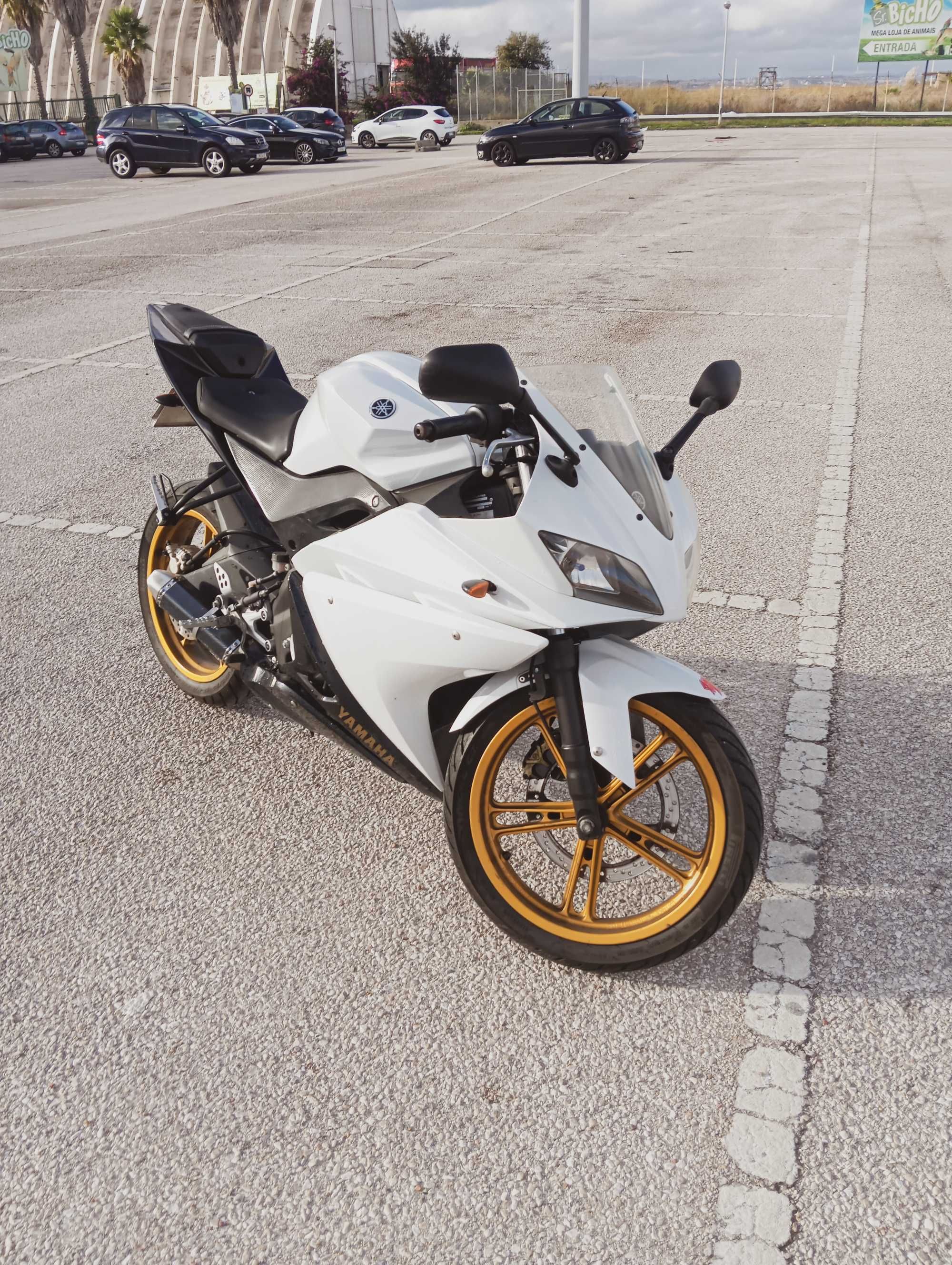 Yamaha YZF R125 White Version