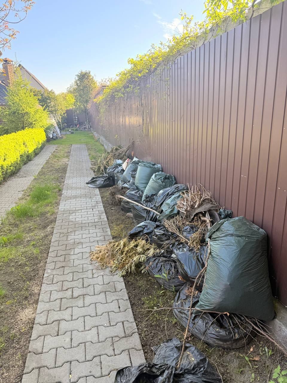 Вивіз сміття . Вивіз буд сміття,  хламу.