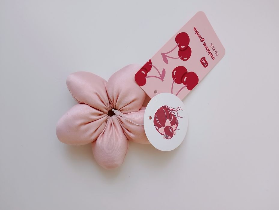 ozdobna gumka na kok różowa w kształcie kwiatka