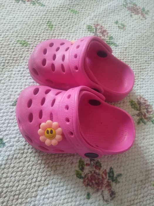 Oferta tênis e crocs 21