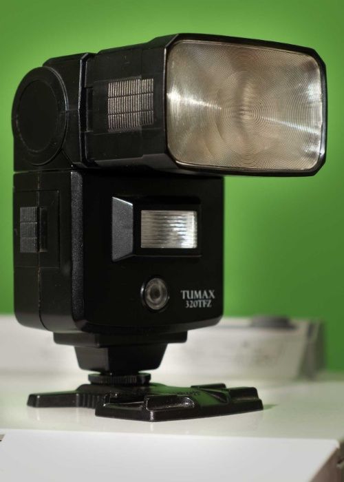 Фотовспышка Tumax-320TEZ. Ведущее число -32. ДВОЙНОЙ излучатель