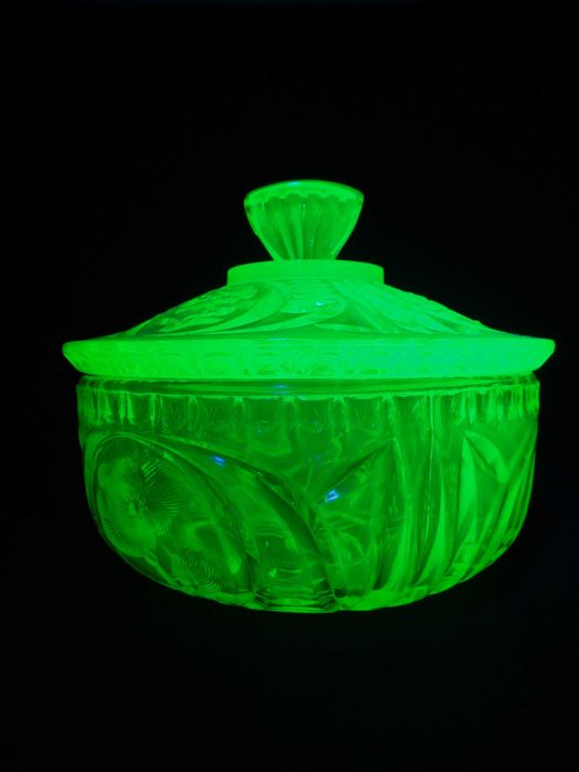 Duża bomboniera Ząbkowice szkło uranowe