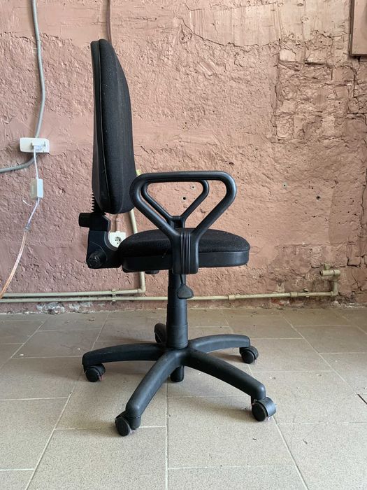 Кресло офисное черное