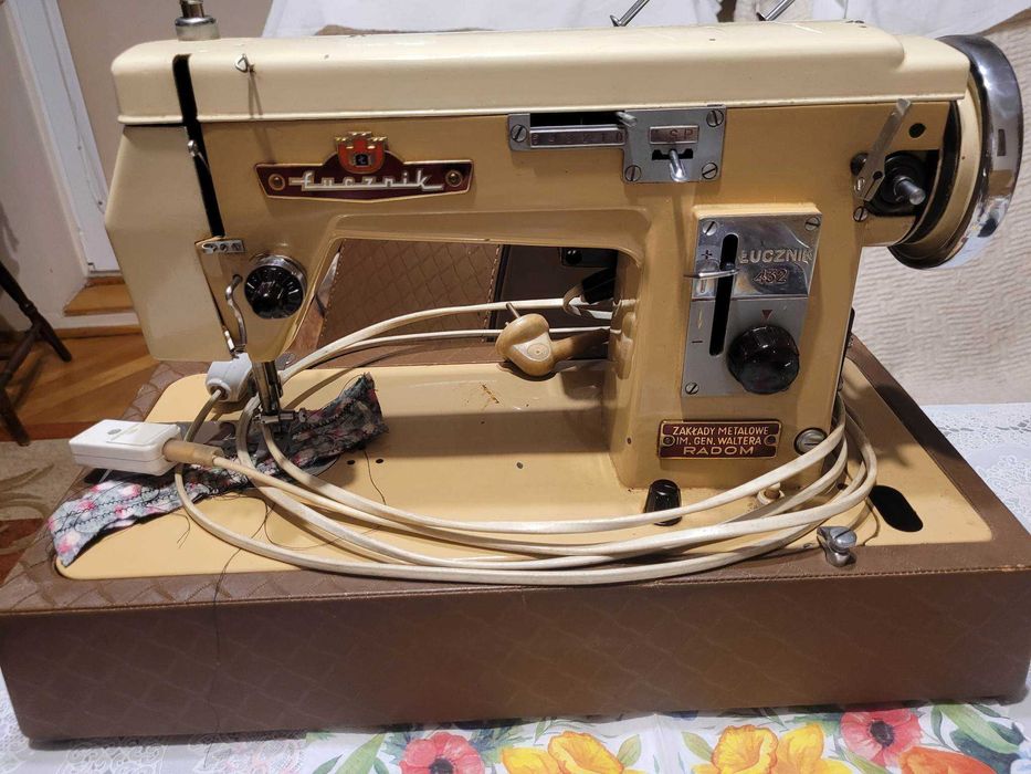 Maszyna do szycia walizkowa Łucznik 432