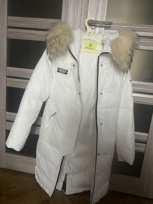 Біла куртка.