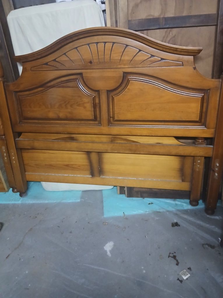 Cama de  casal sem colchão