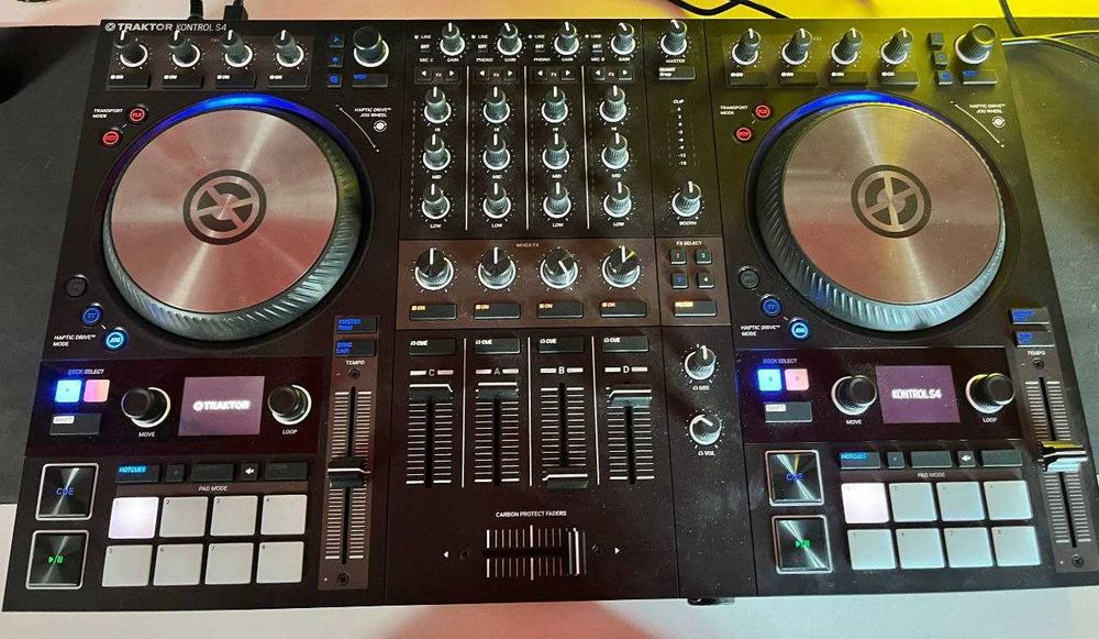 Продаю Traktor Kontrol S4 MK3