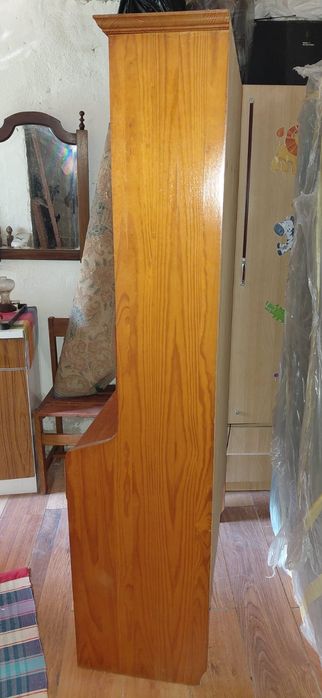 Mobilia de quarto em pinho