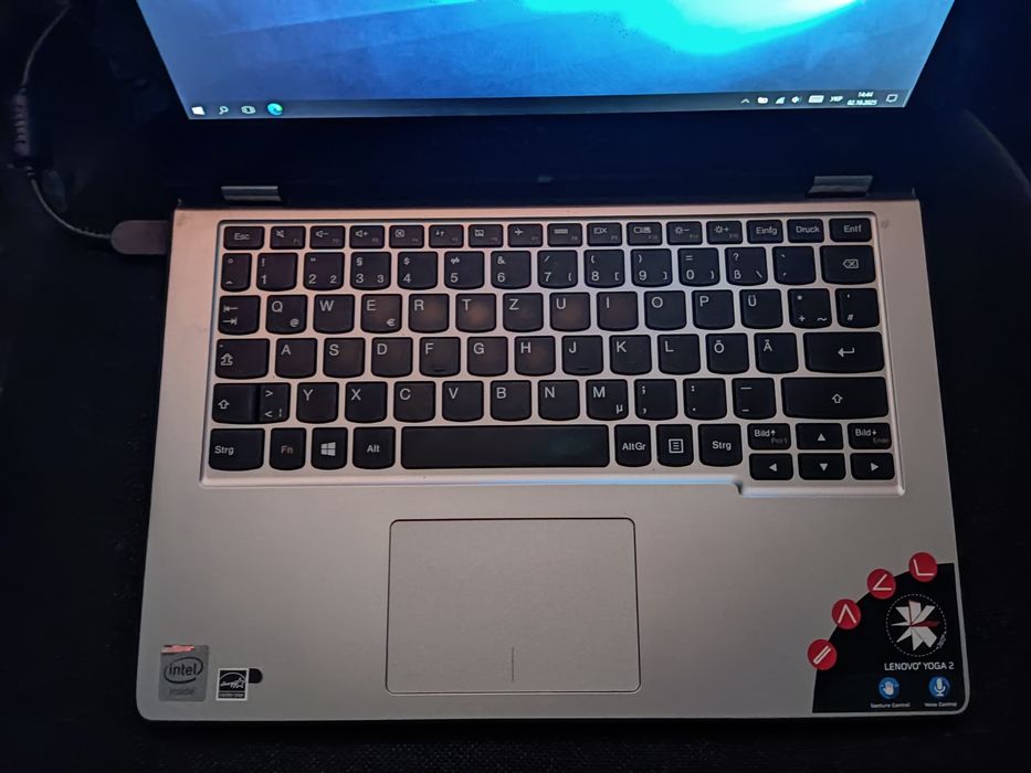 Сенсорний нетбук-планшет Lenovo yoga 2 11