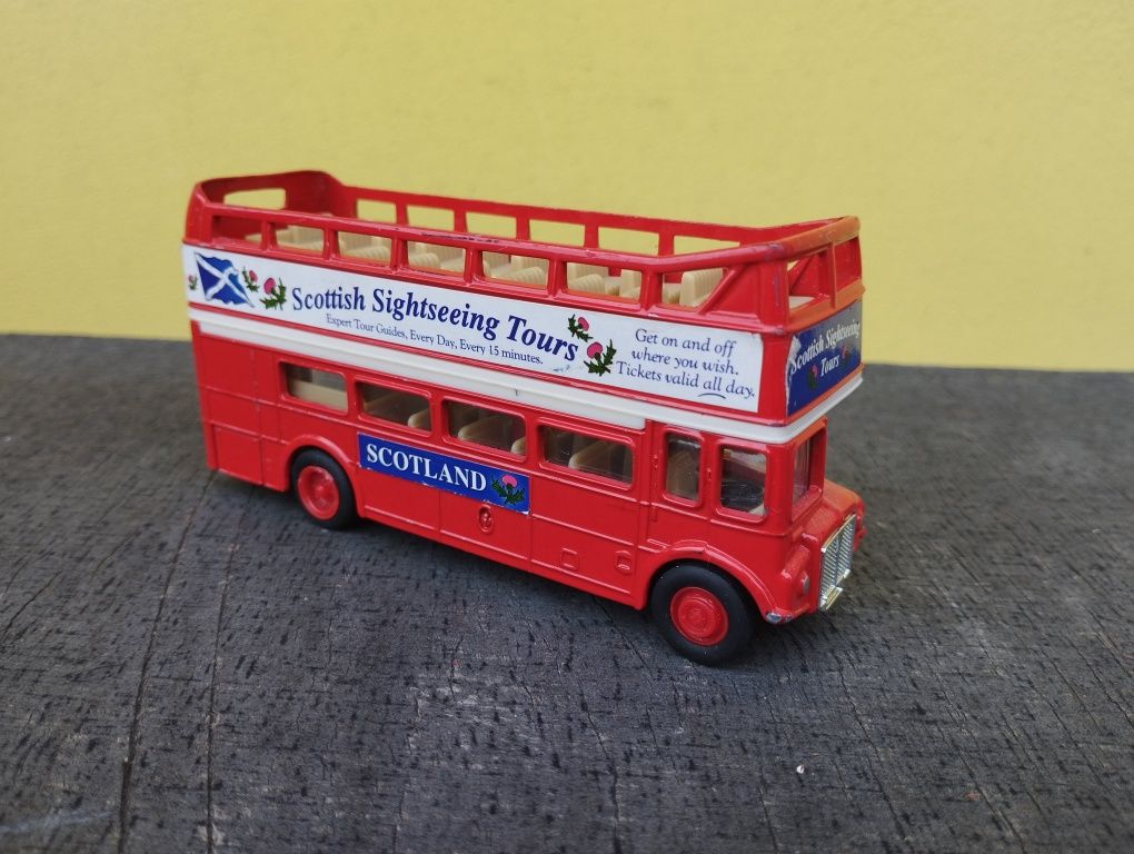 Oryginalna zabawka autobus piętrowy miejski londyński czerwony model m