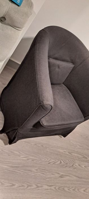 Poltrona com cobertura tecido preto