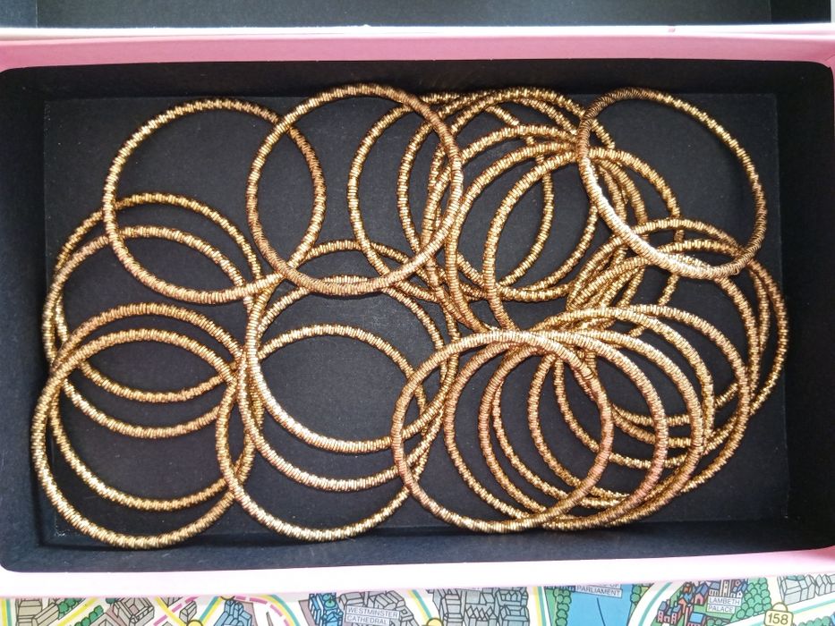 Pack 24 pulseiras douradas