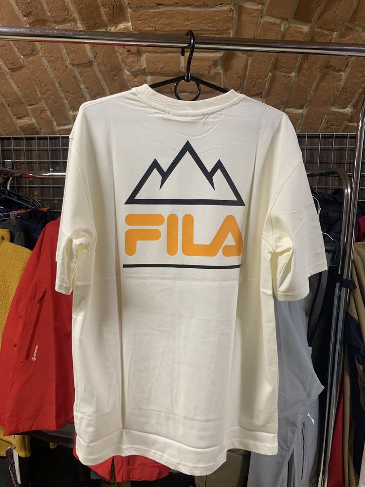 Футболки Fila big logo гори на спині туристичні нові в упаковці USA