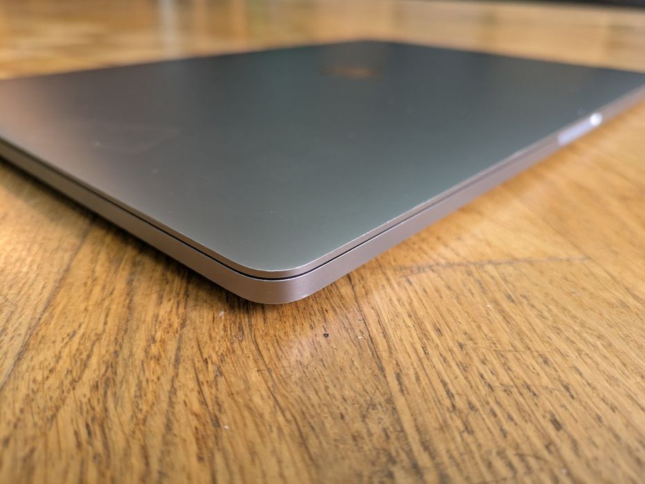 MacBook Pro 2018, 15", i9, 16/512 ГБ, гарний стан.