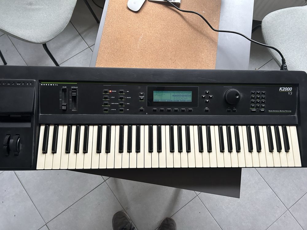 Syntezator Kurzweil K2000 v3 bohater z YouTube