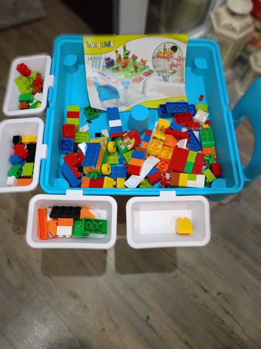 Stolik BURGKIDZ+ Klocki