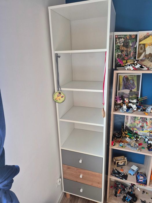 Biurko i regał dla dziecka