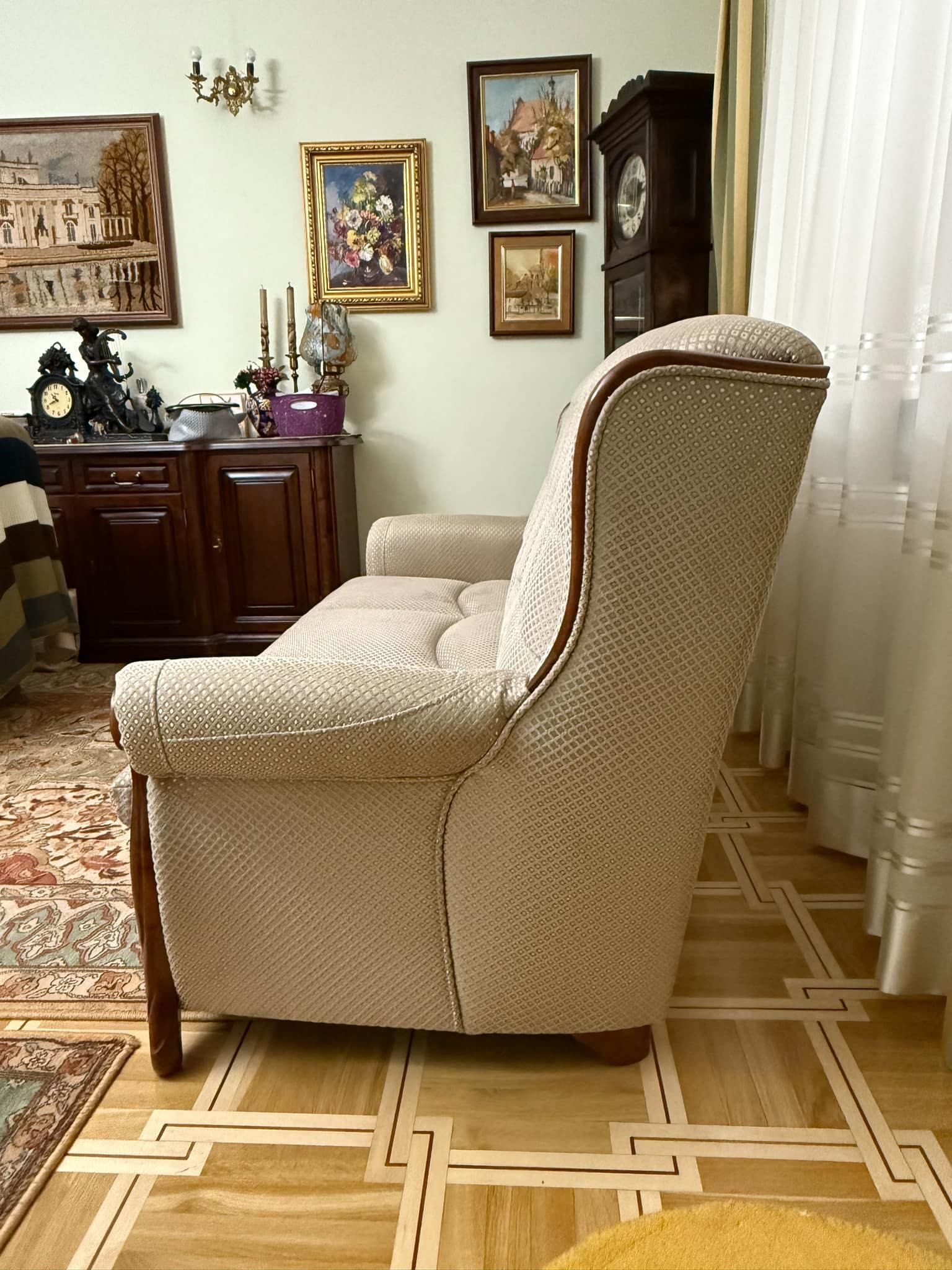 Kanapa w stylu retro  fotelami
