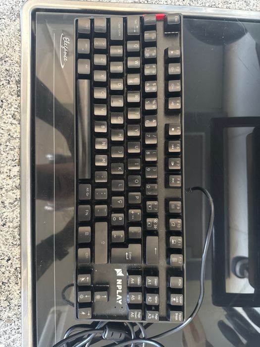 Teclado Mecânico de Gaming – 87 Teclas RGB